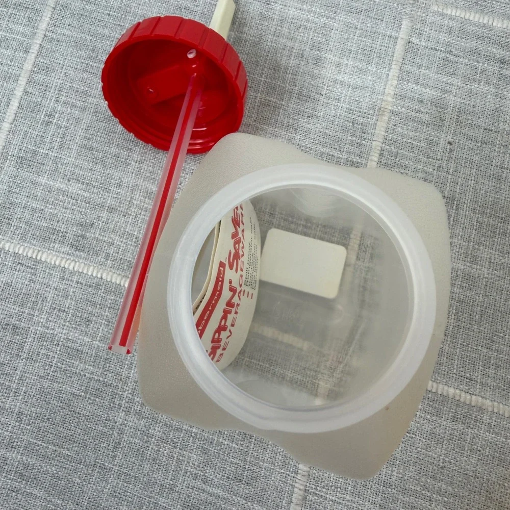 Rubbermaid Sippin Saver Bottle 1 Pint‎ Red Straw Lid New